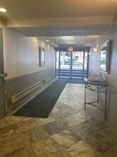 435 W Oakdale Ave, Unit 4B in Chicago, IL - Building Photo - Building Photo