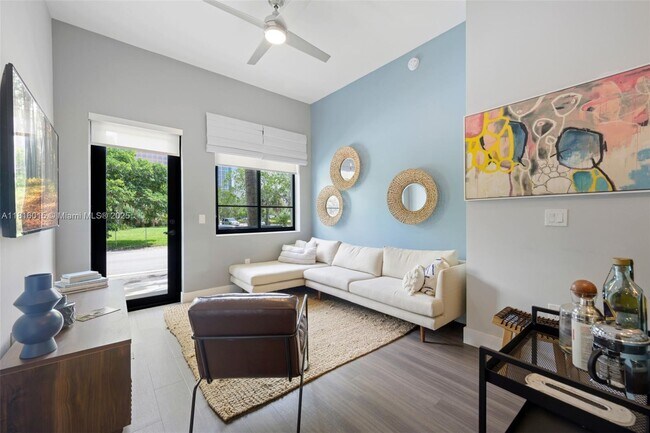817 SE 2nd Ave in Fort Lauderdale, FL - Building Photo - Building Photo