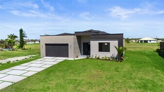 4105 NW 38th Terrace in Cape Coral, FL - Building Photo