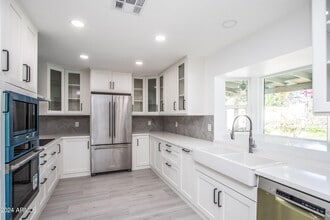 1052 E Sandpiper Dr in Tempe, AZ - Building Photo - Building Photo