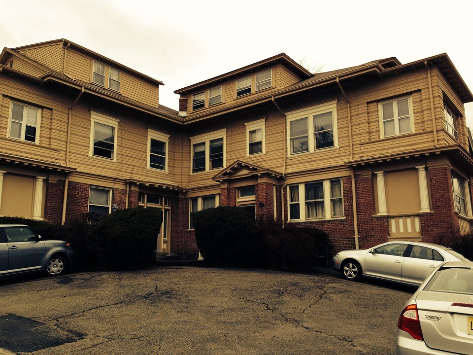 372 Lloyd Ave in Providence, RI - Building Photo