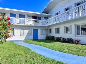 1950 Lake Osborne Dr, Unit #3 in Lake Worth Beach, FL - Building Photo