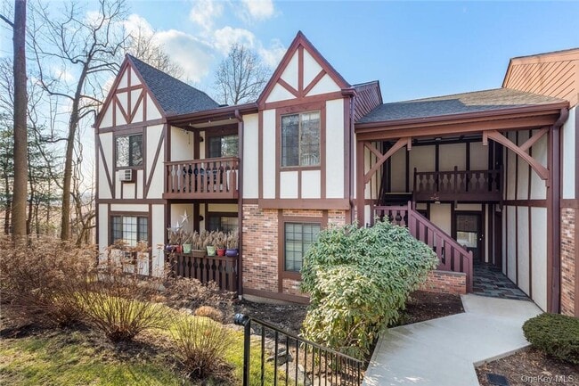 property at 39 Foxwood Cir