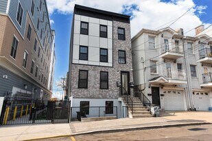 23 Westervelt Pl in Jersey City, NJ - Building Photo