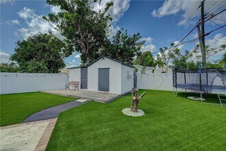 531 NW 76th Ter in Pembroke Pines, FL - Building Photo - Building Photo
