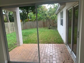 9848 SW 117th Plz in Miami, FL - Building Photo - Building Photo