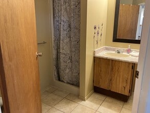 1225 England Ave in Courtenay, BC - Building Photo - Building Photo