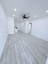 134 SW 14th Ave in Boynton Beach, FL - Foto de edificio - Building Photo