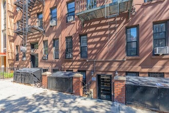 233 E 82nd Street in New York, NY - Foto de edificio - Building Photo