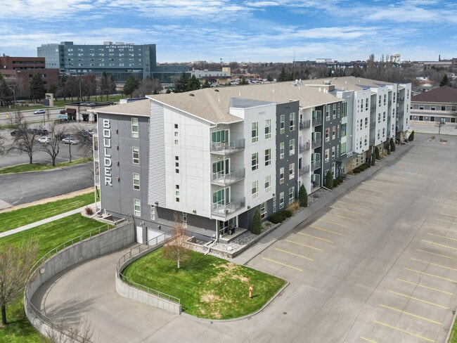 Boulder Apartments, LLC in Grand Forks, ND - Building Photo - Building Photo