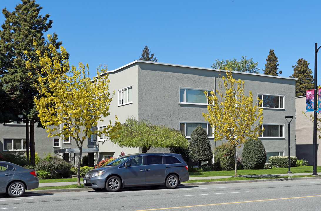 The Faversham in Vancouver, BC - Building Photo