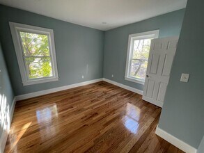 372 Beacon St, Unit 3 in Somerville, MA - Building Photo - Building Photo