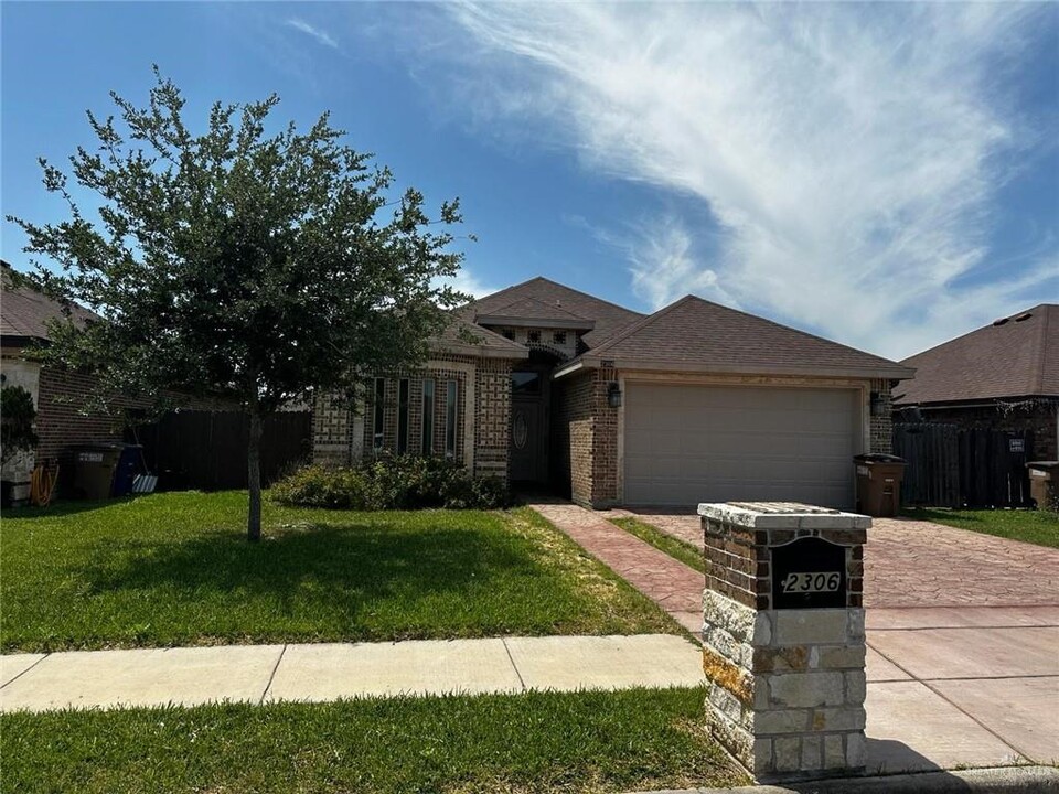 2306 Continental St in Edinburg, TX - Building Photo