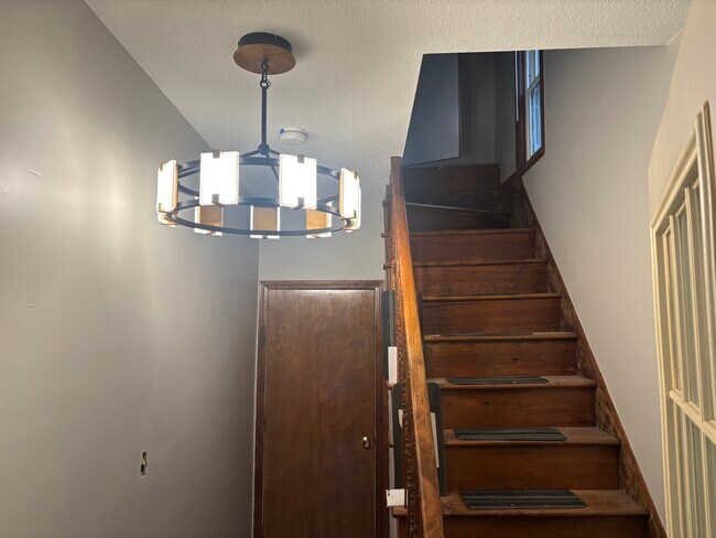 365 West Ave, Unit 1 in Ludlow, MA - Building Photo - Building Photo