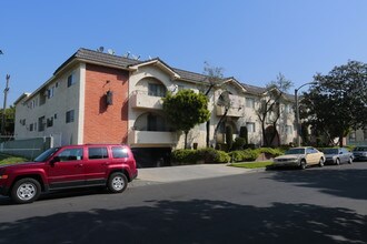 5335 W 99th Pl in Los Angeles, CA - Foto de edificio - Building Photo