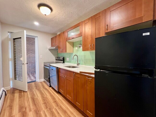 property at 15 Commonwealth Ct