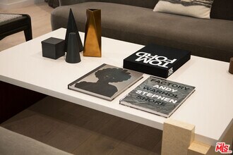 8917 Cynthia St in West Hollywood, CA - Building Photo - Building Photo