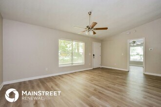 910 Kentucky Blvd in Eustis, FL - Foto de edificio - Building Photo