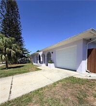 761 SW Ravenswood Ln in Port St. Lucie, FL - Building Photo - Building Photo