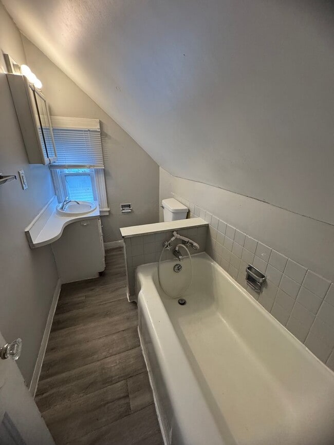 1020 18th Ave in Moline, IL - Building Photo - Building Photo