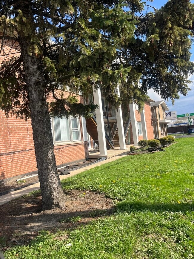 property at 7831 Roberts Rd