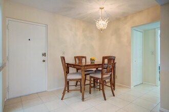 490 NW 20th St in Boca Raton, FL - Building Photo - Building Photo