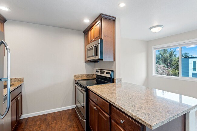 Bayshore Vista Apartments in Kirkland, WA - Foto de edificio - Interior Photo