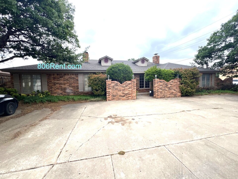 7923 Albany Ave-Unit -B in Lubbock, TX - Building Photo