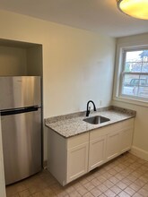 700 N Roan St, Unit 700 N Roan St unit 10 in Johnson City, TN - Building Photo - Building Photo