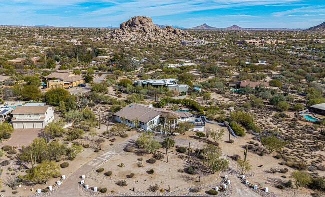 6831 E Stagecoach Pass in Carefree, AZ - Building Photo - Building Photo