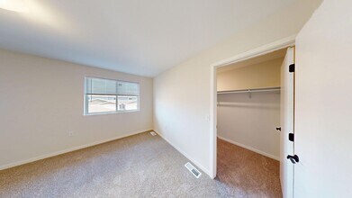 Pinnacle Townhomes in Sioux Falls, SD - Foto de edificio - Building Photo