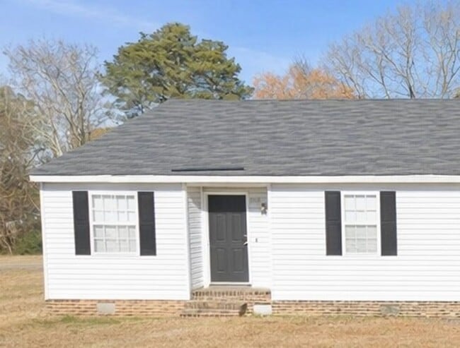 property at 406 W Railroad St