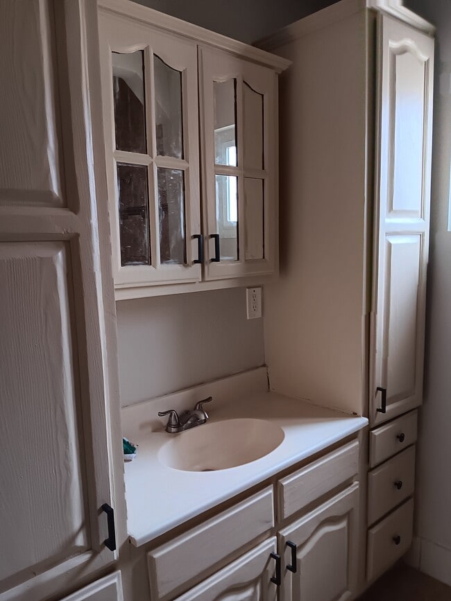 property at 3919 Fernwood Ave