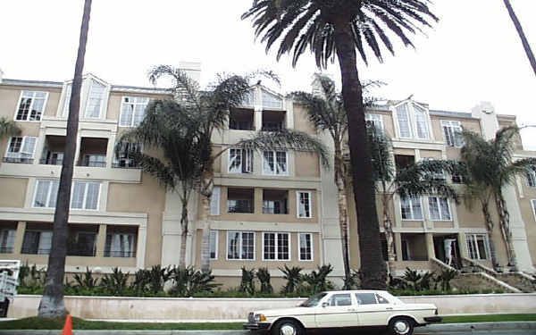 433 N Doheny Dr in Beverly Hills, CA - Foto de edificio - Building Photo