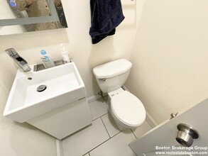 275 Dorchester St, Unit 1 in Boston, MA - Building Photo - Building Photo