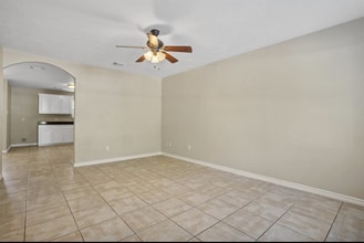 605 Center St, Unit B in Pasadena, TX - Building Photo - Building Photo