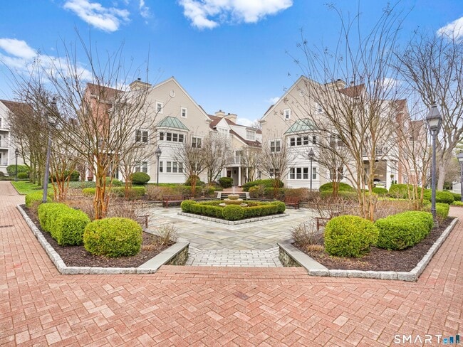 51 Forest Ave in Greenwich, CT - Building Photo - Building Photo