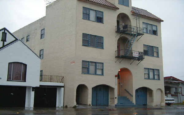 5142 Bancroft Ave in Oakland, CA - Foto de edificio - Building Photo