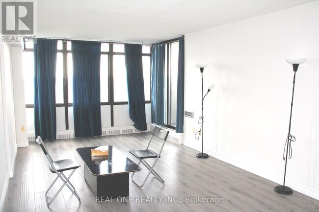 3300 Don Mills Rd in Toronto, ON - Building Photo - Building Photo