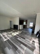 25509 32nd Ave E in Spanaway, WA - Foto de edificio - Building Photo