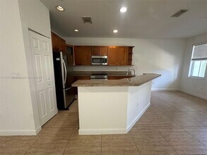 10717 NW 75th Terrace in Doral, FL - Building Photo - Building Photo