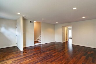 12605 Huntingwick Dr in Houston, TX - Building Photo - Building Photo