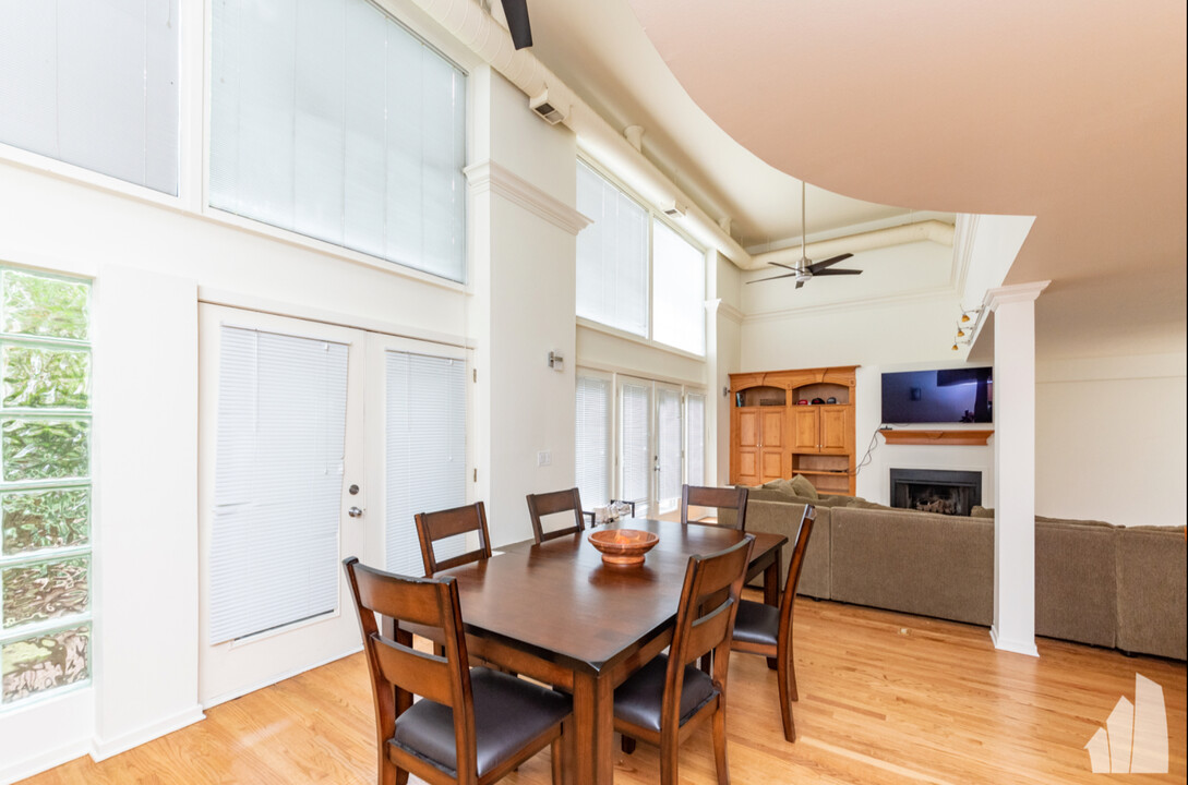 1133 W Cornelia Ave in Chicago, IL - Building Photo