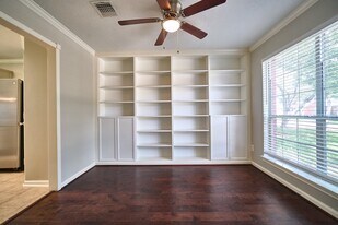 4204 Seminole Dr in Pearland, TX - Building Photo