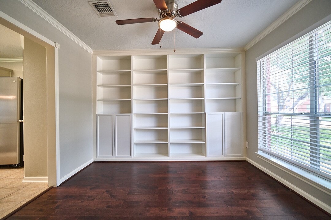 4204 Seminole Dr in Pearland, TX - Building Photo