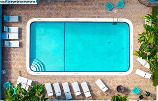 Deerfield East in Deerfield Beach, FL - Building Photo