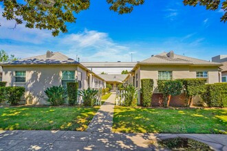 117 Magnolia Ave in Glendale, CA - Foto de edificio - Building Photo