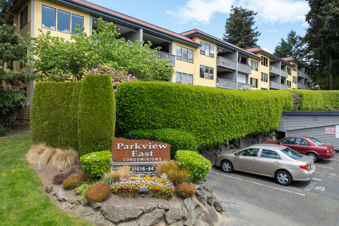 Parkview East in Kirkland, WA - Building Photo