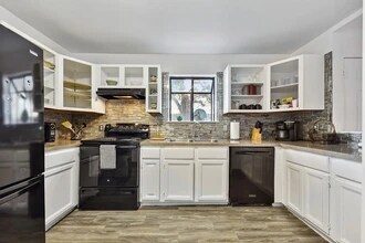 512 10th Ave S in Jacksonville Beach, FL - Building Photo - Building Photo