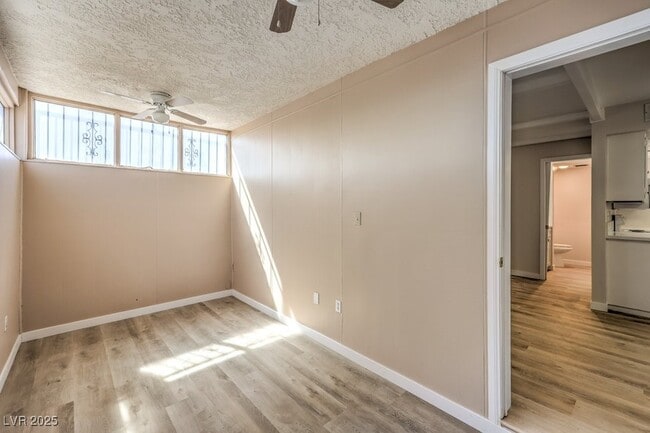 3683 Villa Knolls E Dr
